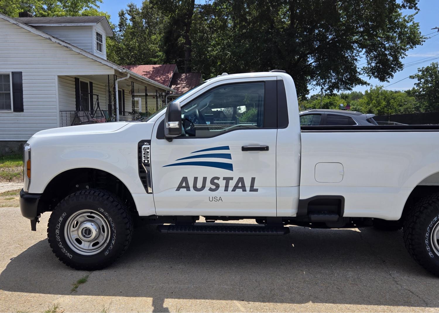 Commercial-standard-pickup-truck-.1